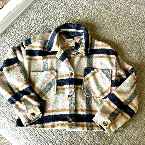 ASHLEY OUTERWEAR Cropped Flannel Shacket - Picture 1 of 8
